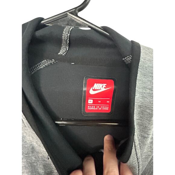 Nike Asymmetrical Zip Hoodie XL Gray Performance Fleece Athleisure Thumbholes‎ - Picture 3 of 7